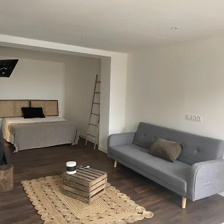 Charmante Propriete Arboree Borgo (Corsica)