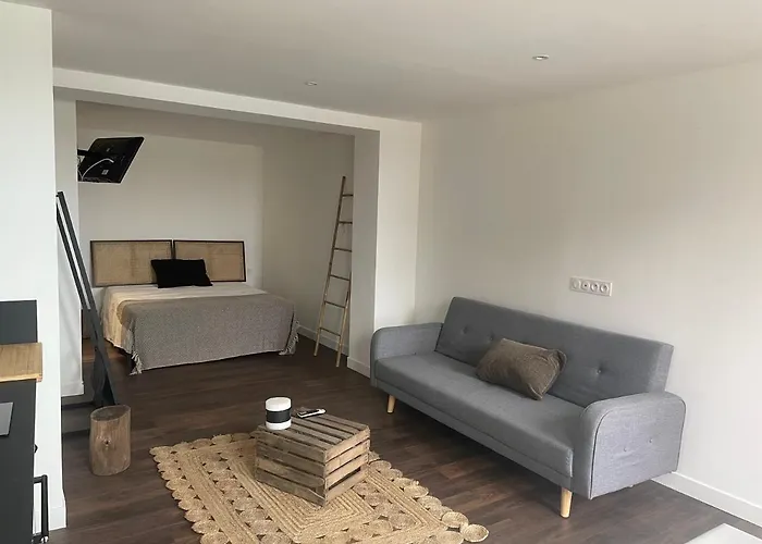 Charmante Propriete Arboree Borgo (Corsica)